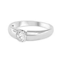 Ring Bear 50+ 18 kt Ring made of white gold with solitaire diamond